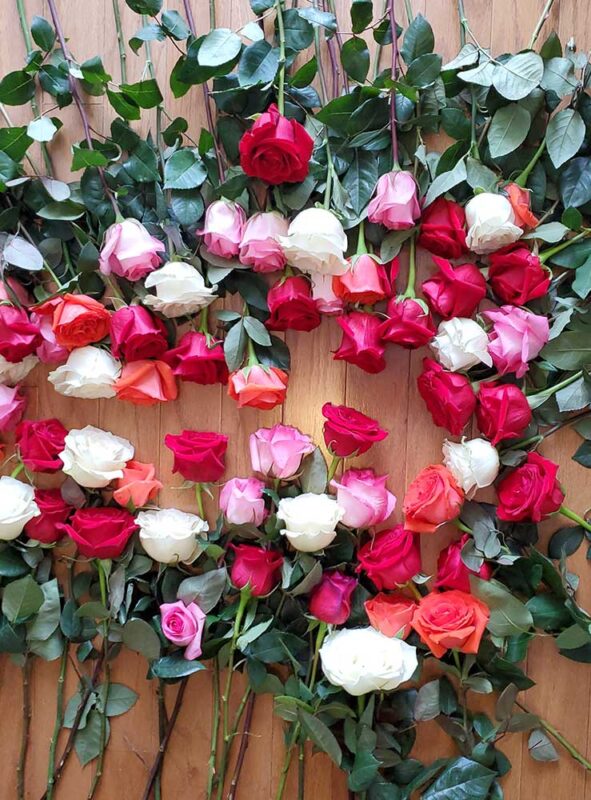 Alege-ti buchetul - Un buchet de trandafiri este perfect pentru orice ocazie! Comanda acum buchetul de trandafiri si arata-ti afectiunea, iubirea, respectul sau aprecierea fata de persoana draga.