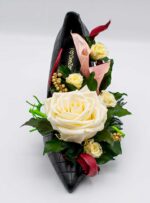 Aranjamentul cu un trandafir criogenat in pantof este unic. Ofera-i o dovada trainica a unei iubiri nemuritoare! Aranjamentul cu un trandafir criogenat in pantof este un cadou pe cat de impresionant pe atat de romantic.